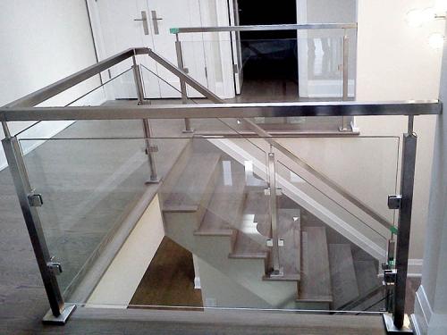 Clear View Elegance: Glass Railings for Interiors